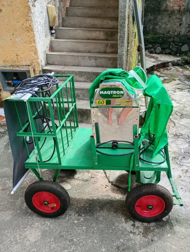 Vende-se carrinho de caldo de cana,semi novo