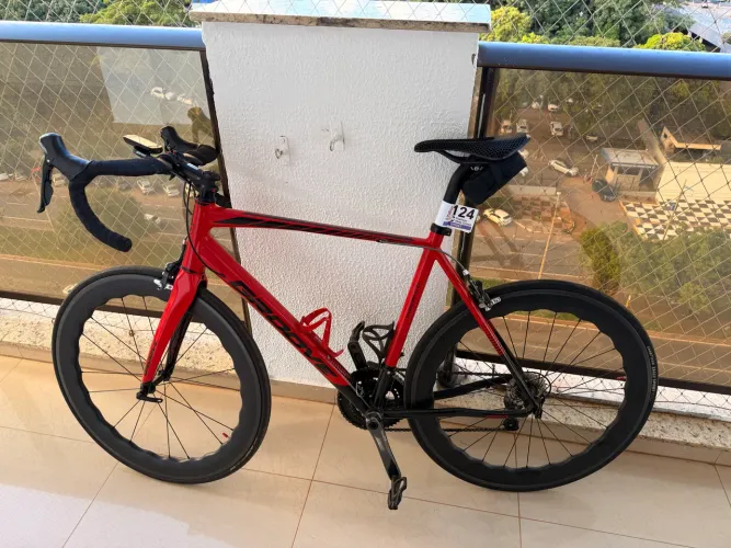 Bicicleta Speed Groove Overdrive tamanho 56 + Rodas de carbono com pneu de TPU