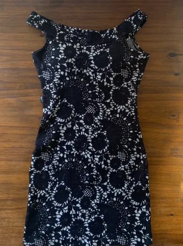 Vestido tubinho preto