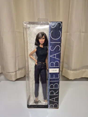 Boneca Barbie Basic Jeans 002-02