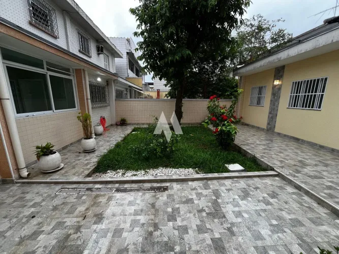 Sobrado para locação com edícula e garagem ampla no Embaré em Santos - SP