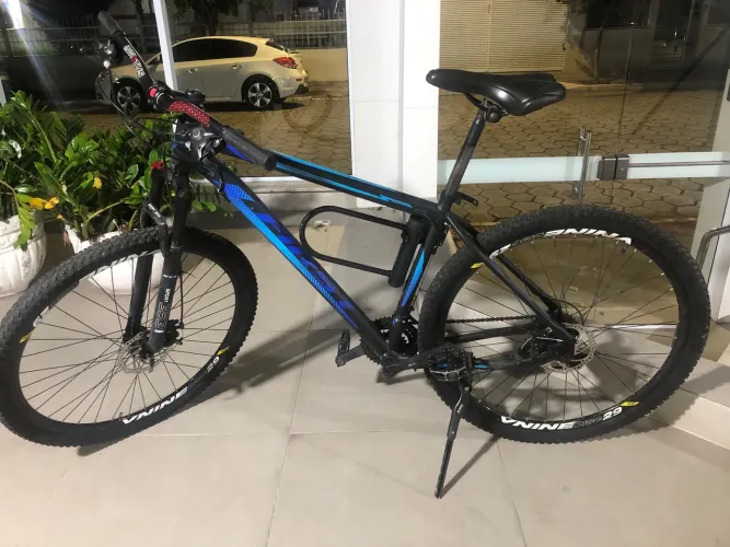  Vende-se Bicicleta Aro 29 - 21 marchas. Quadro First Alumínio (Quadro 19) 