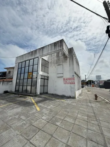 Prédio Comercial de Esquina no Farol, com 550m² em dois pavimentos
