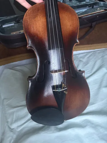 Violino modelo Stainer com mais de 90 anos