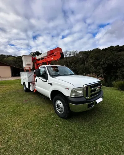 Ford F4000 4x4 cesto aéreo 2011