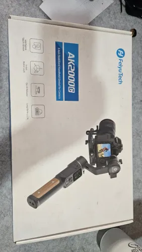 Gimbal FeiyuTech AK2000C para câmera DSLR e mirrorless ? 3 eixos