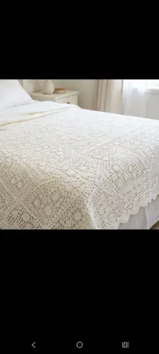 Vendo Duas colchas de Crochê de solteiro+uma passadeira de mesa