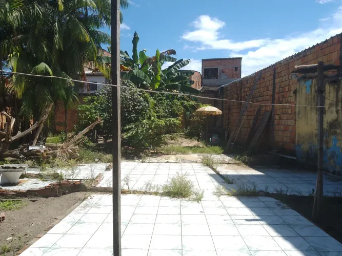 vende se no Japiim 1- terreno medindo 10 metros por 15 metros valor 68 mil  avista