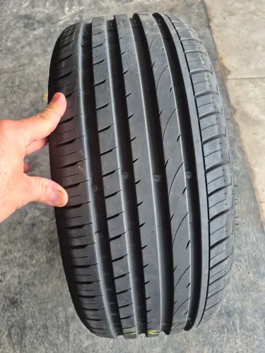 Um pneu 225/40/18 itaro novo zero vulcanizado(300,00 em 3× no ct