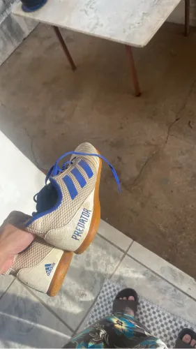 Chuteira de futsal adidas