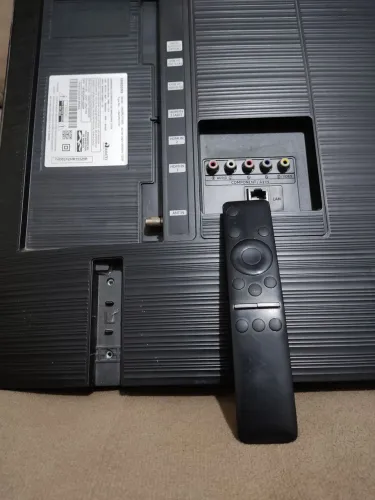 Tv Samsung 43' 4K retirar peças ou arrumar