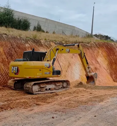 Escavadeira caterpillar 313D2 gc
