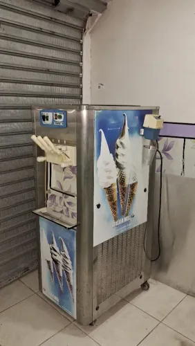 Máquina de sorvete Italianinha.