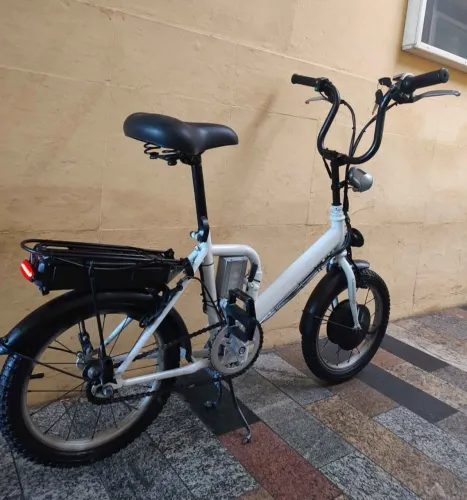 Bicicleta elétrica pequena dobrável excelente estado