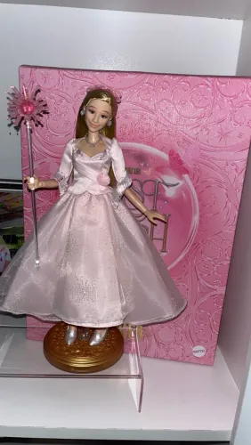 Boneca Glinda wicked deluxe