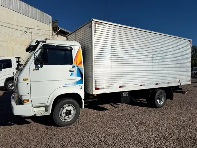 VW 8100 ano 99 Bau Furgao R$ 125.000,00 av