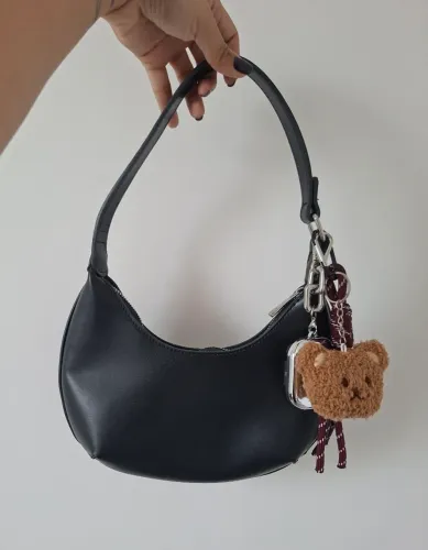 Bolsa preta de ombro