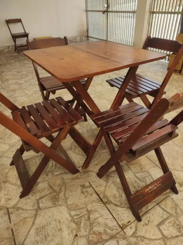 4 jogo de mesa com 4 cadeiras cada