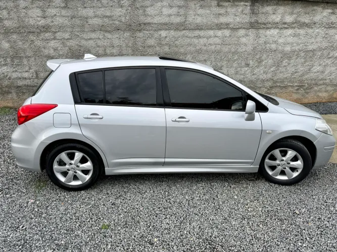 Nissan Tiida SL 1.8/1.8 Flex 16V Aut. 2012