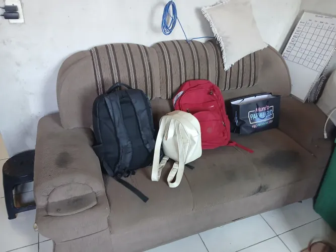 Dois sofás para doação 