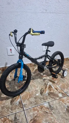 Bicicleta Aro 16 freio a disco e rodinhas 