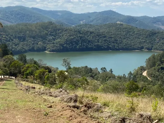 Terreno para venda possui 1200 metros quadrados em Nazaré Paulista