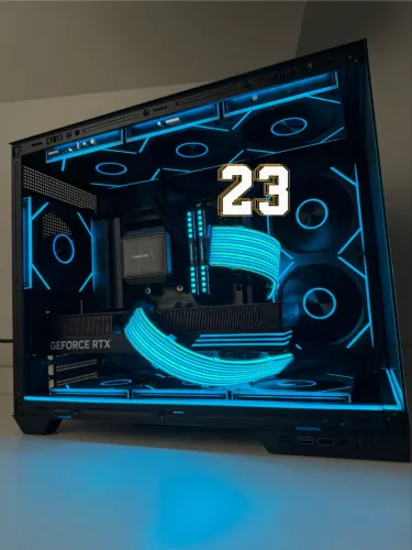 PC GAMER RYZEN 7 7800x3D/ RTX 5070TI @23GAMER