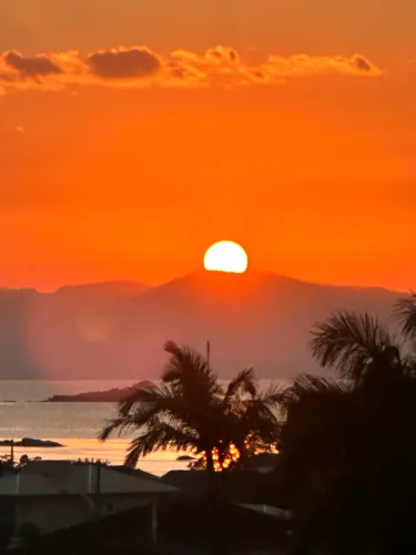 QUARTO PARA MOÇA - APARTAMENTO MOBILIADO EM EXCELENTE LOCALIZAÇÃO - VISTA PARA O MAR