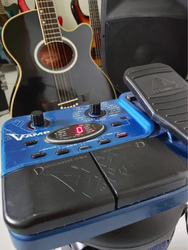 Pedaleira behringer V-amp