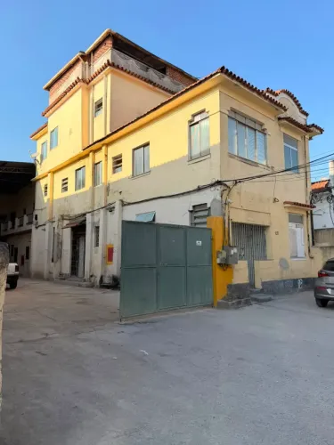 ACEITAMOS DEPÓSITO: EXCELENTE GALPÃO COM 450 M2 COM VAGAS DE GARAGEM EM ÓTIMA LOCALIZAÇÃO