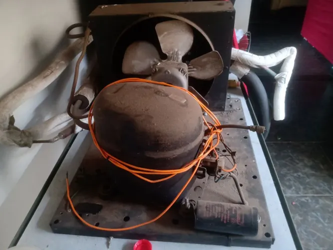 Motor de geladeira - Unidade condensadora + evaporadora 