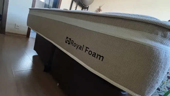 Colchão Queen espuma Sealy Royal Foam