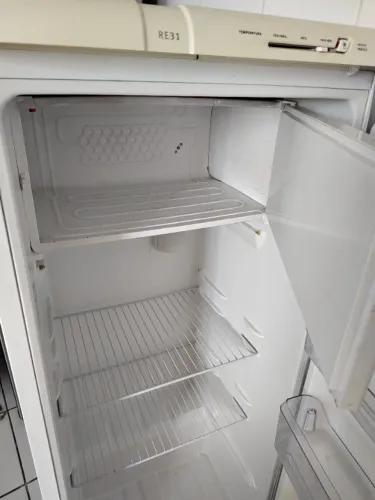 Geladeira Electrolux RE31 em ótimo estado - Usada