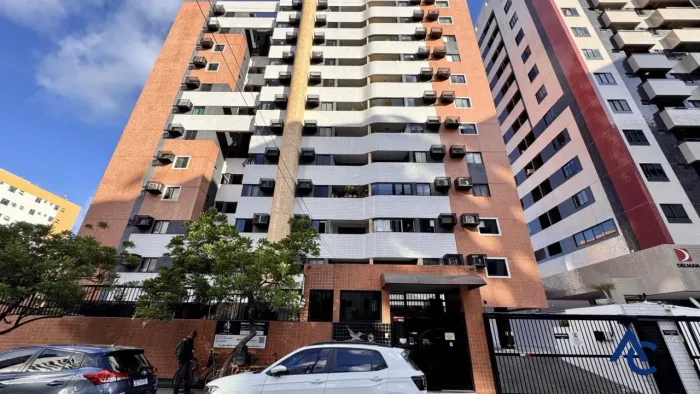 APARTAMENTO Á VENDA NA PONTA VERDE COM 3 QUARTOS, 3 BANHEIROS, 2 VAGAS, 9º ANDAR