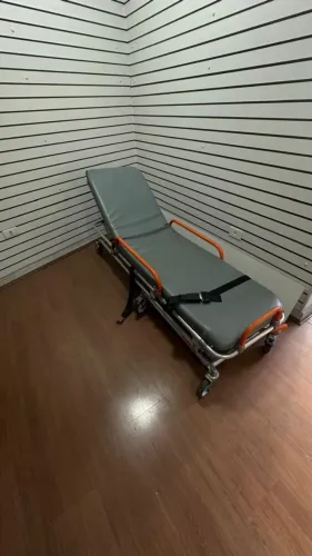 Maca de ambulância semi nova