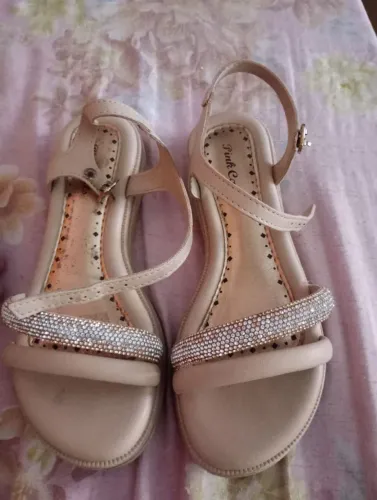 Vendo Sandália Novinha 