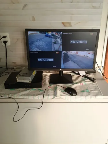 DVR hikvision monitor LG todos funcionando perfeitamente. Não acompanha as câmeras.