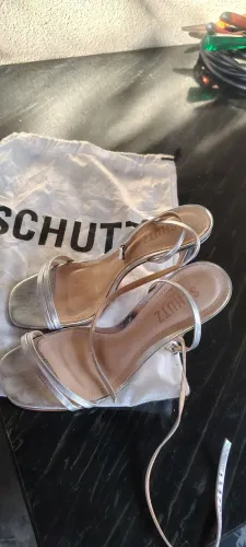 Vendo sandália da marca Schutz