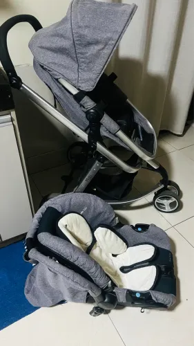 Carrinho Moisés+ bebê conforto