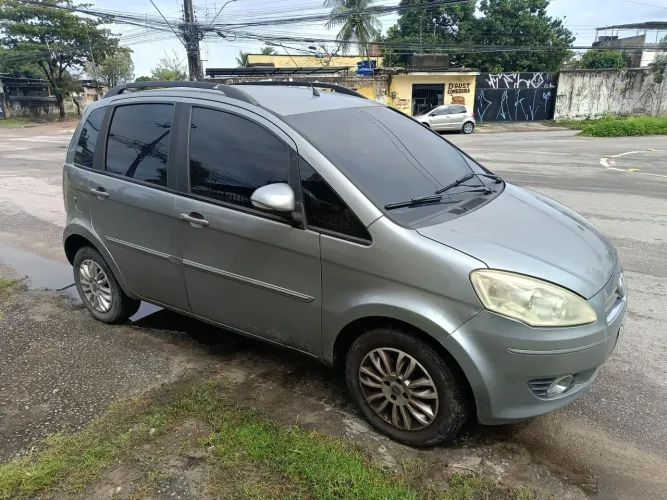 Fiat Idea Attractive 1.4 Fire Flex 8V 5P 2011