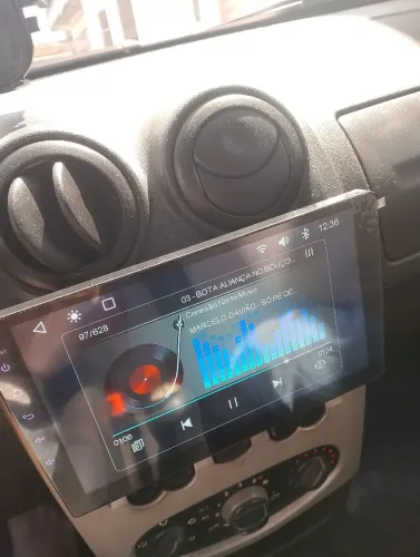 Vendo multimídia h-tech 1 dim 9 polegadas nova com 15 dias de uso 