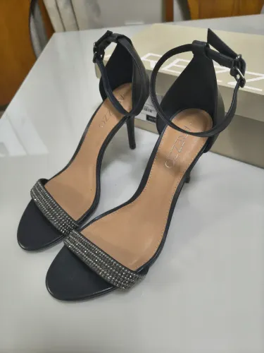 Sandália Arezzo 37
