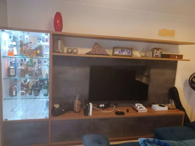 Móvel com painel e bar espelhado lindo!