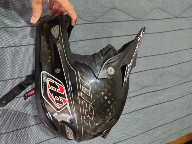 Capacete troylli D3 usado 