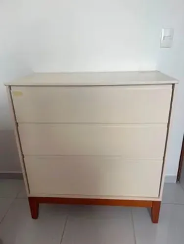 Cômoda em Bom Estado