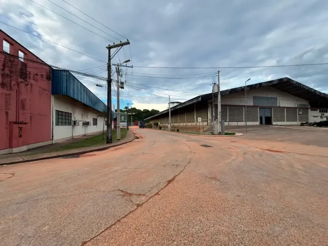 ALUGO GALPÃO DE 1.315 M2 PX AO DISTRITO INDUSTRIAL NIVEL 5