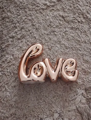 Enfeite porcelana LOVE rose gold, tenho 42 peças
