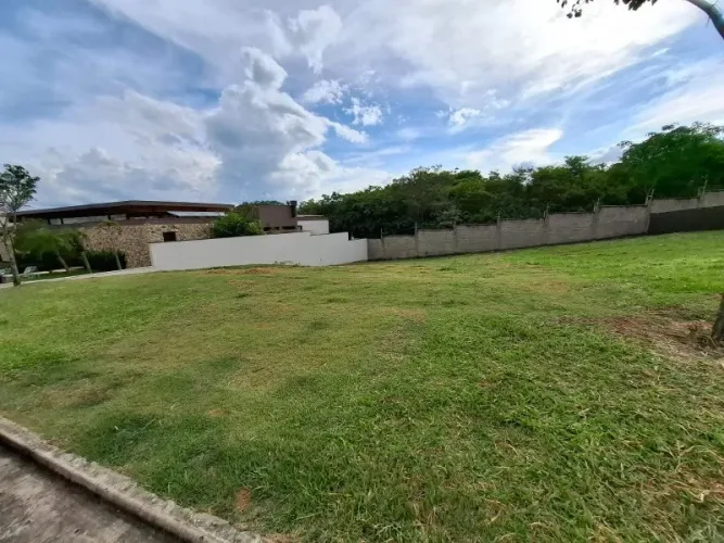 Terreno à venda no Condomínio Alphaville Nova Esplanada 2, em Votorantim-SP.