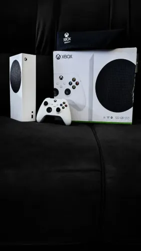 Vendo Xbox Series S com possibilidade de inclusão de conta com vários jogos AAA