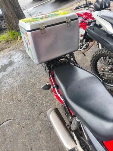 Baú com suporte e forrado para 160